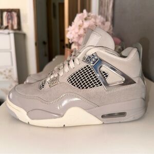 Jordan 4s Womens Frozen Moments